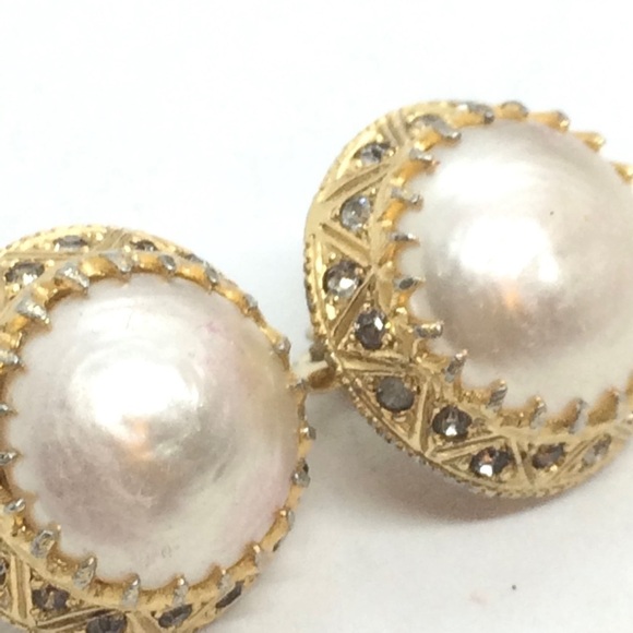 VINTAGE NETTIE ROSENSTEIN CLIP ON EARRINGS FAUX PEARL RHINESTONES GOLD TONE - Picture 7 of 17